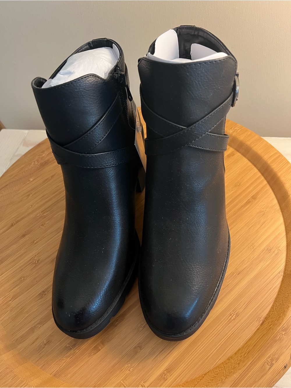 NaturalizerWomen's Black Water Repellent Ankle Boots with Buckle Strap Size 9.5W